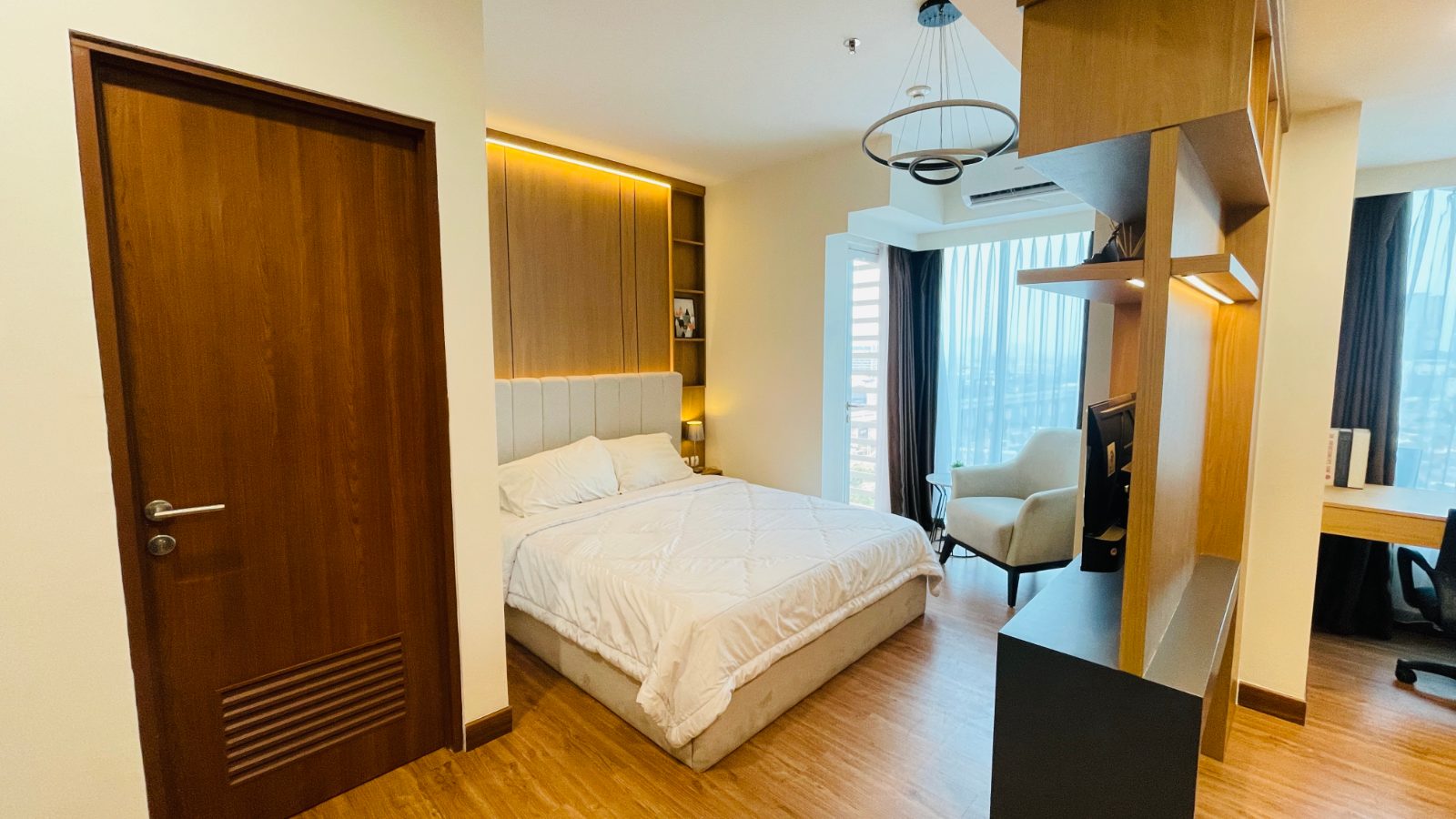 1 BR Corner Suite